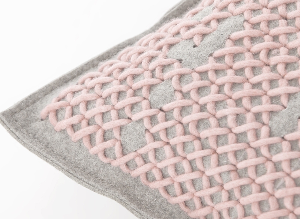 100073 Подушка Abstract светло-розовая 64x36 см GAN Canevas - Вид №1