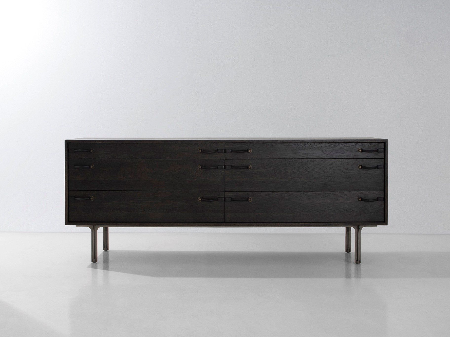 Комод из дуба District Eight тотализатор ARCH-00097061