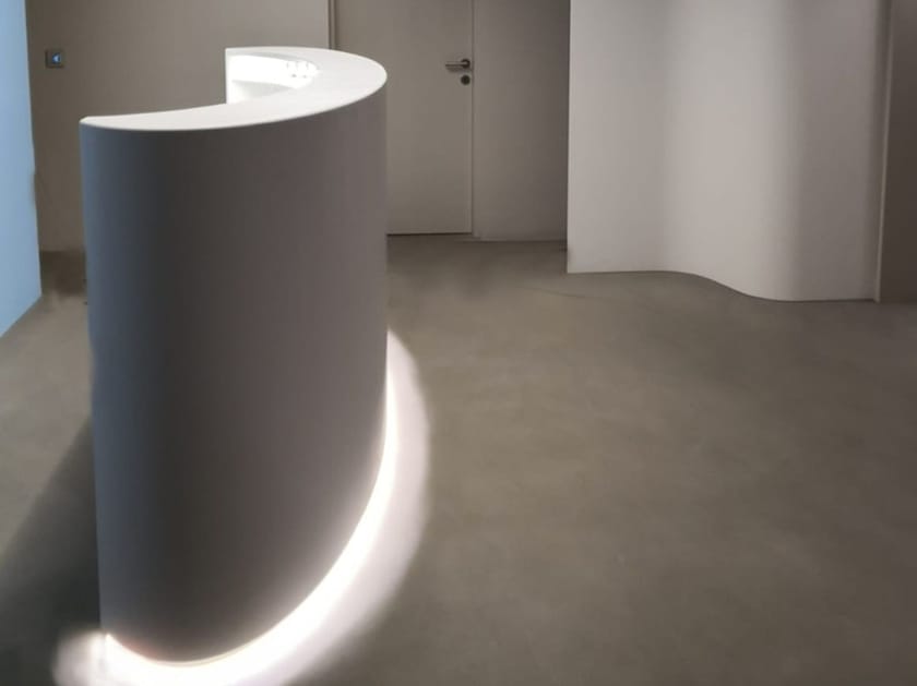 Banco reception in Corian® AMOSDESIGN KUTZBUHL ARCH-00107596