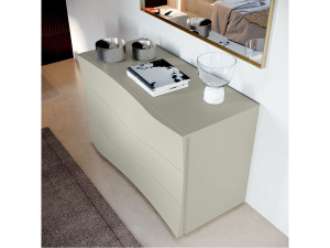 Деревянный комод