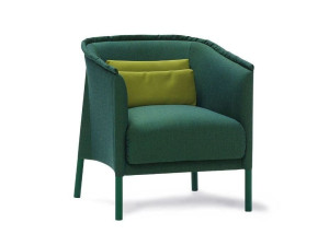 Тканевое кресло с подлокотниками