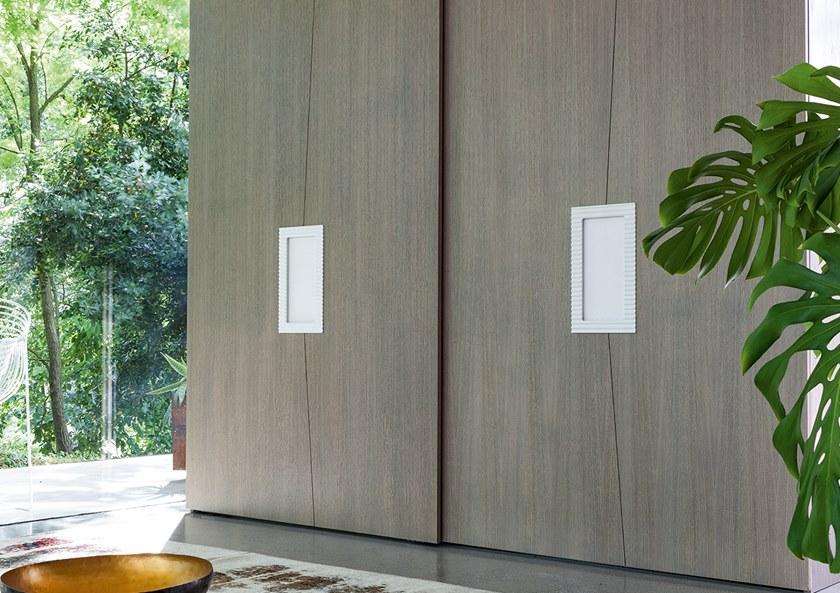 Devina Nais Шкаф с наклонными раздвижными дверцами из массива дерева Zero.16 sun-id-1446188 - Вид №1