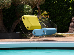 Кресло с подлокотниками