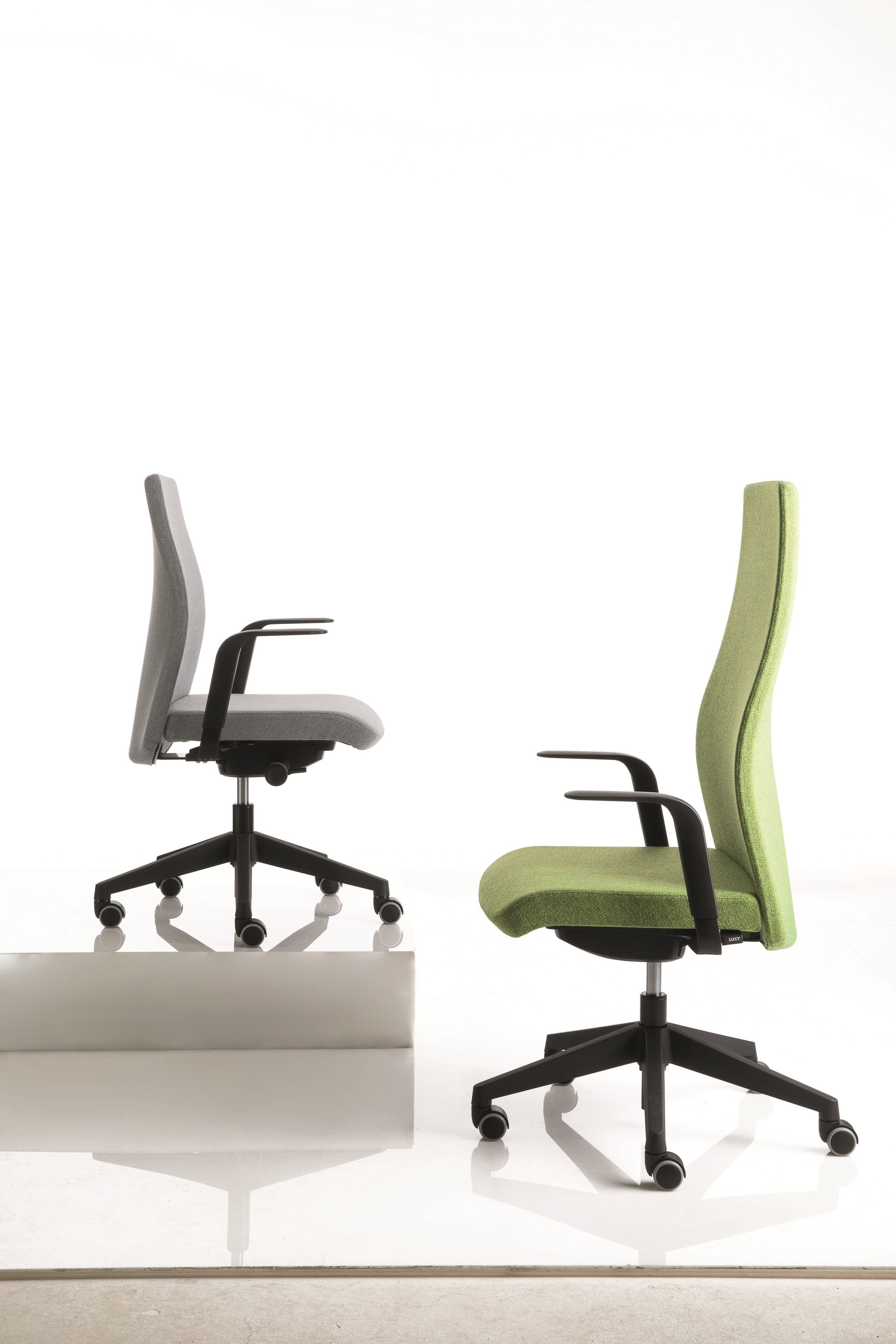 Регулируемое по высоте вращающееся офисное кресло с колесами Luxy SmartOffice ARCH-00051044 - Вид №6