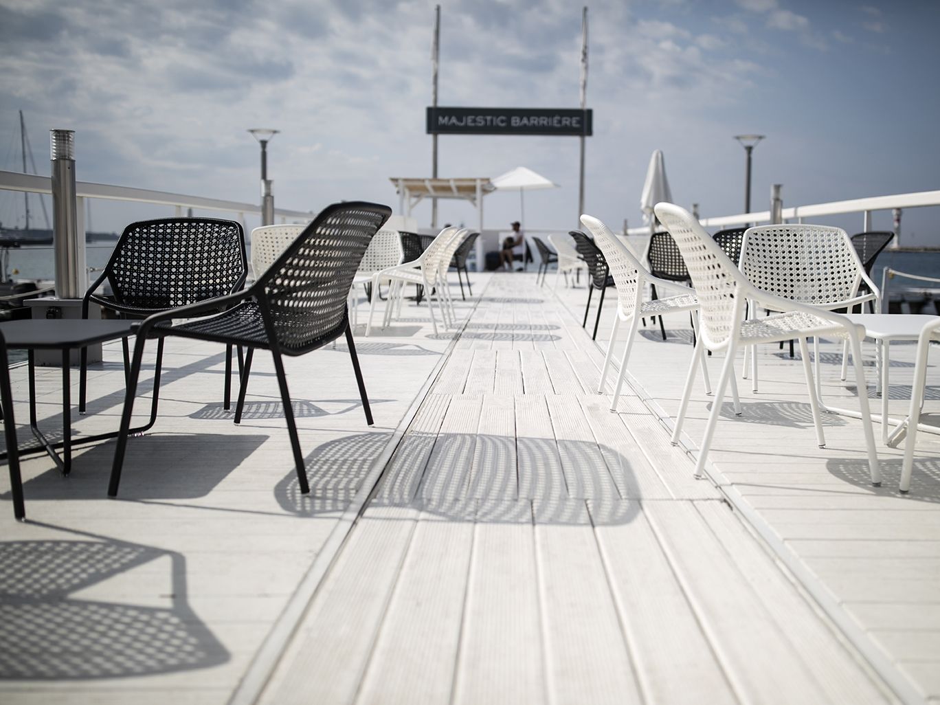 Штабелируемый садовый стул из полиэтилена Fermob CROISETTE ARCH-00049616 - Вид №2