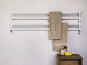 Настенный стальной горизонтальный полотенцесушитель