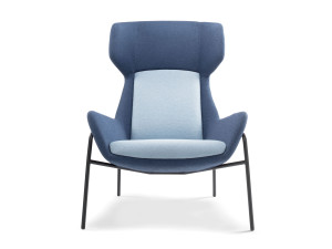 Деревянное кресло с подголовником и подлокотниками