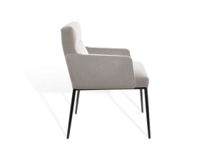 Мягкий стул с подлокотниками