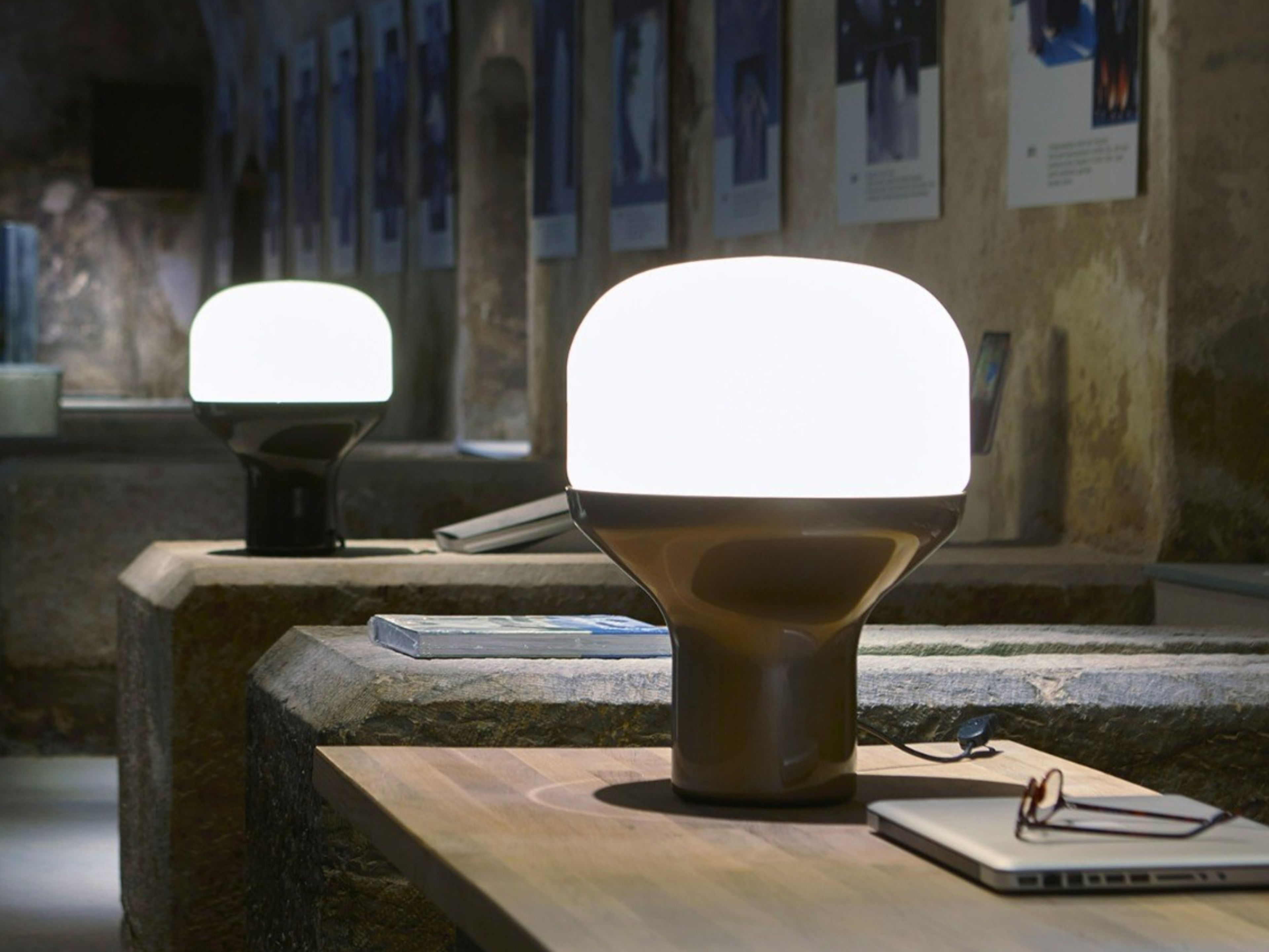 Алюминиевая и стеклянная светодиодная настольная лампа Martinelli Luce DELUX ARCH-00021742