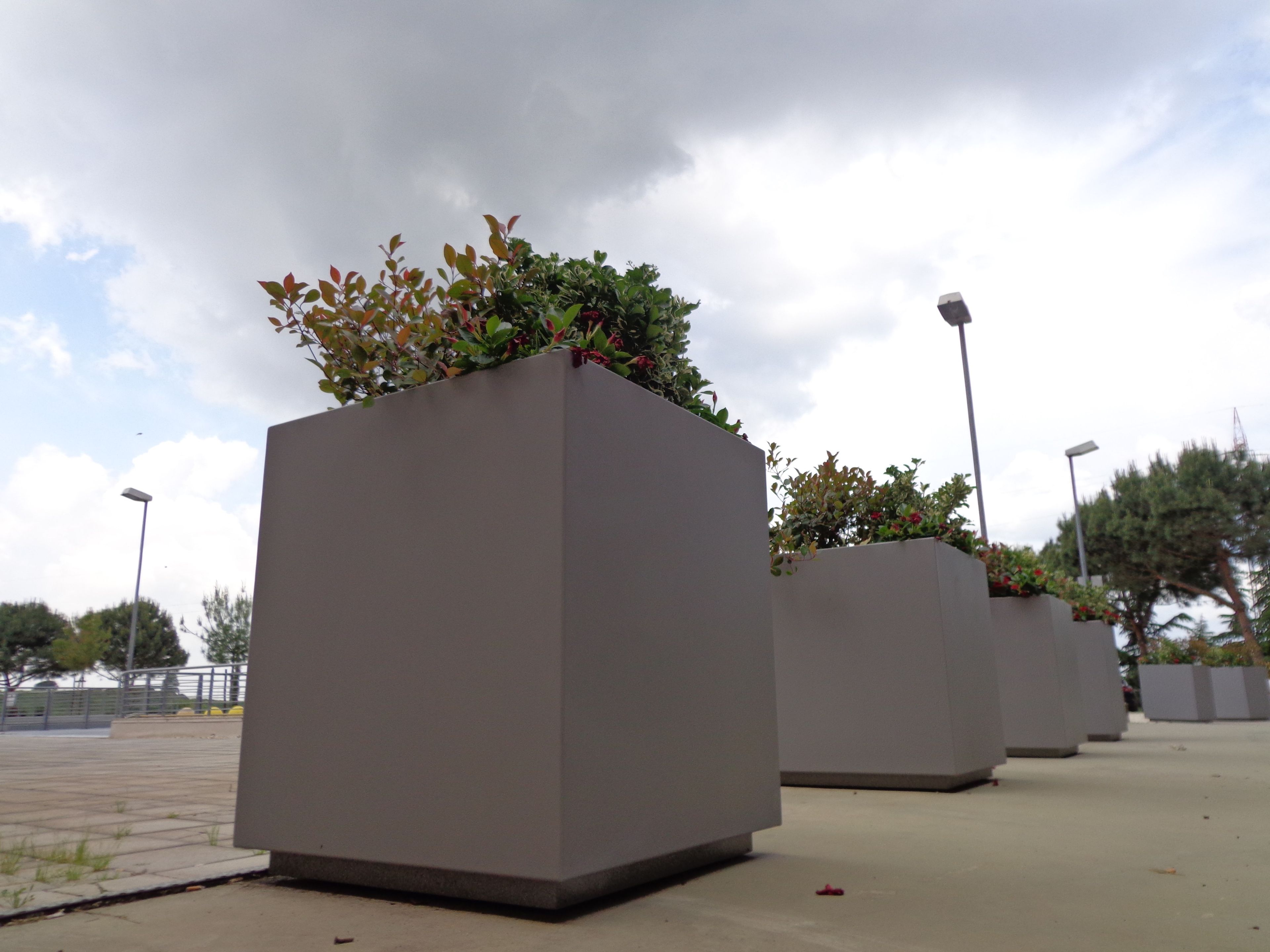 Квадратный плантатор из оцинкованного листа Viscio Urban Design FIORIERA ANTITERRORISMO ARCH-00086632