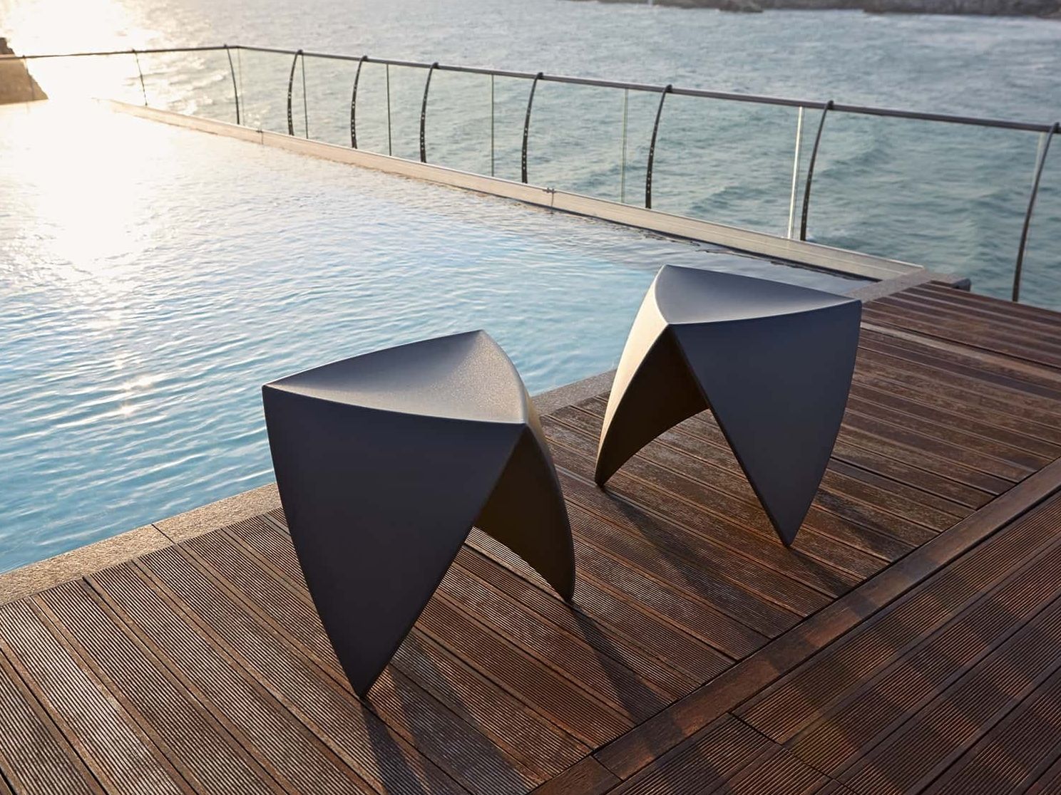 Круглый журнальный столик Poleasy® MY YOUR MR. LEM ARCH-00014309