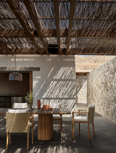 Садовый стул с подлокотниками