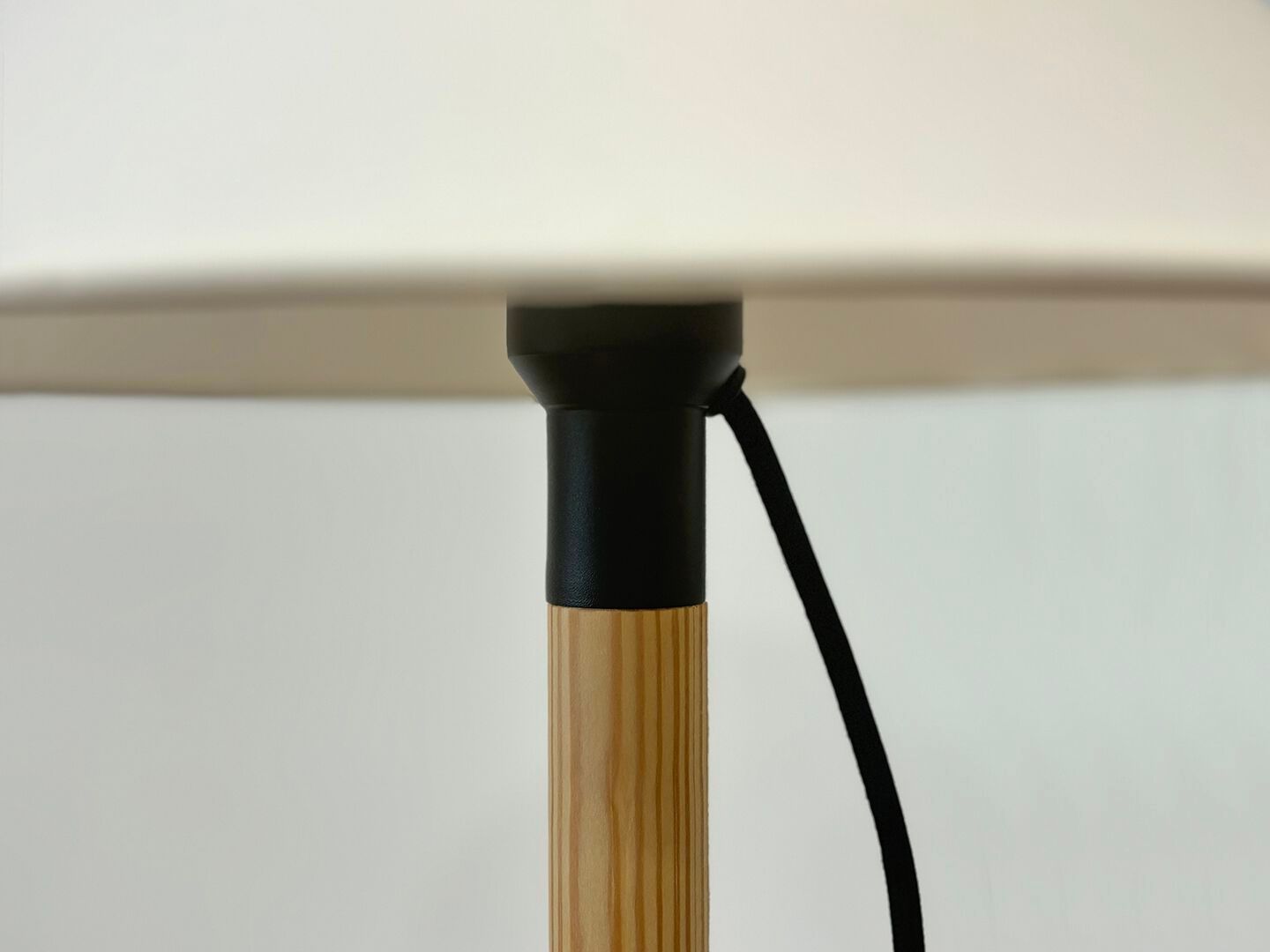 Светодиодная настольная лампа из сосны luxcambra Clasica ARCH-00088489 - Вид №8