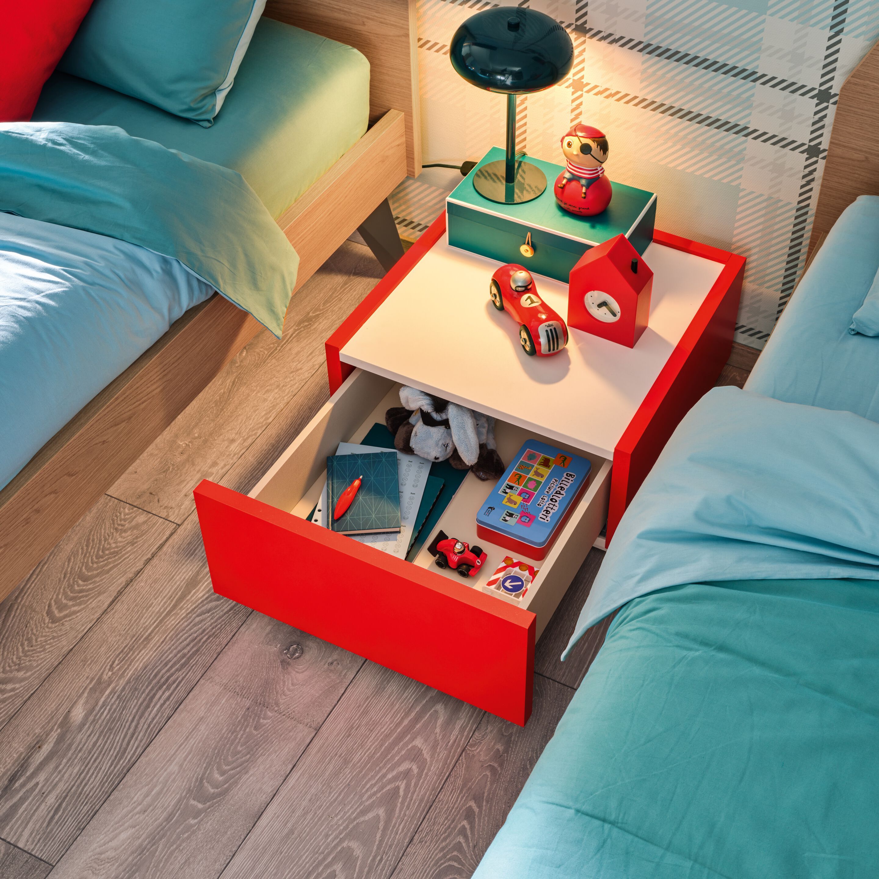 Спальня с двумя кроватями и распашным шкафом Moretti Compact KC324 ARCH-00010375 - Вид №1