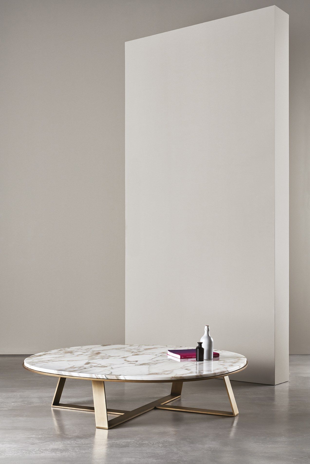 Мраморный круглый низкий журнальный столик Meridiani Edition Shine ARCH-00082020 - Вид №1