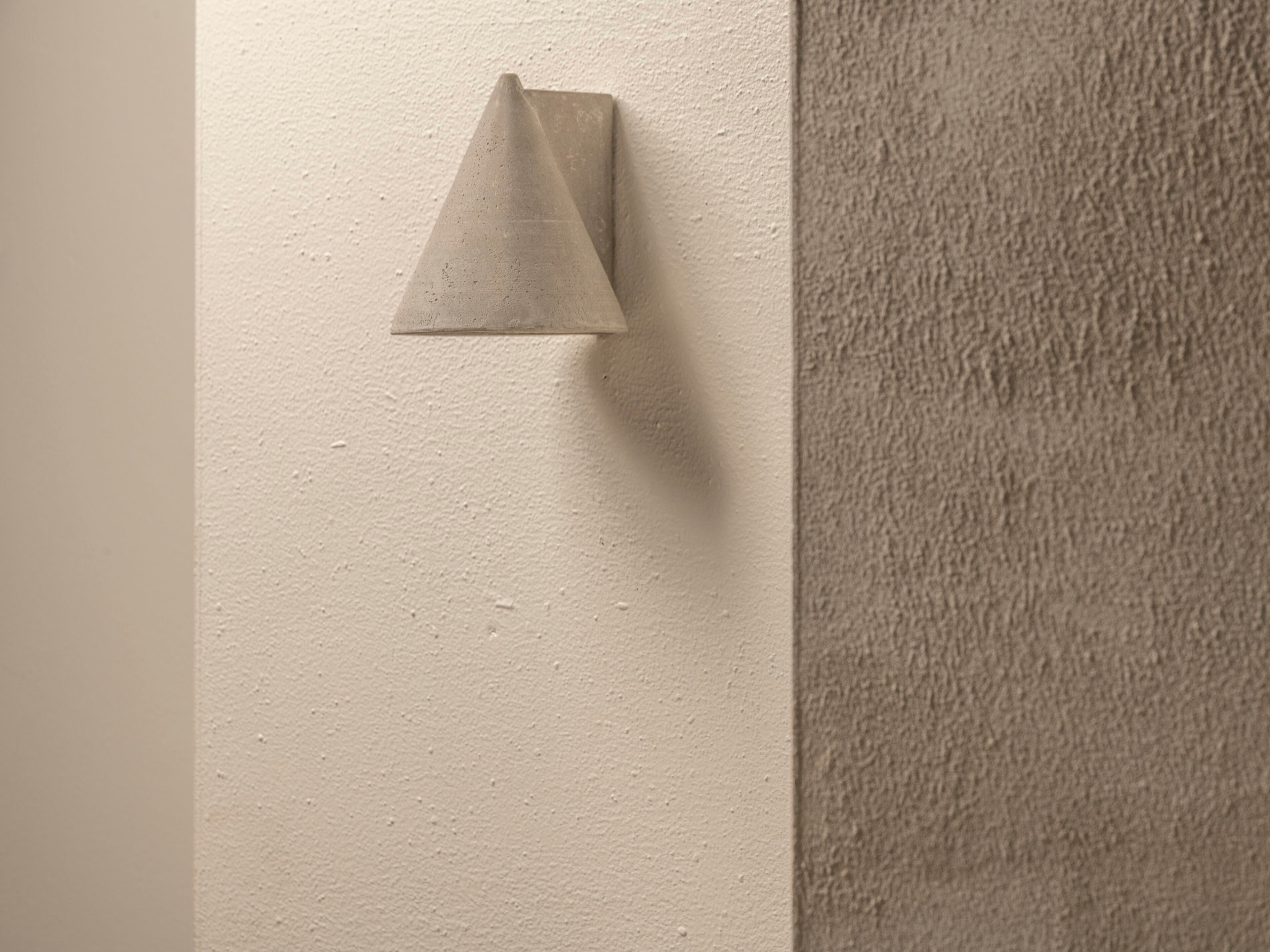 Бетонный светодиодный настенный светильник Serax Primary shape ARCH-00074845 - Вид №3