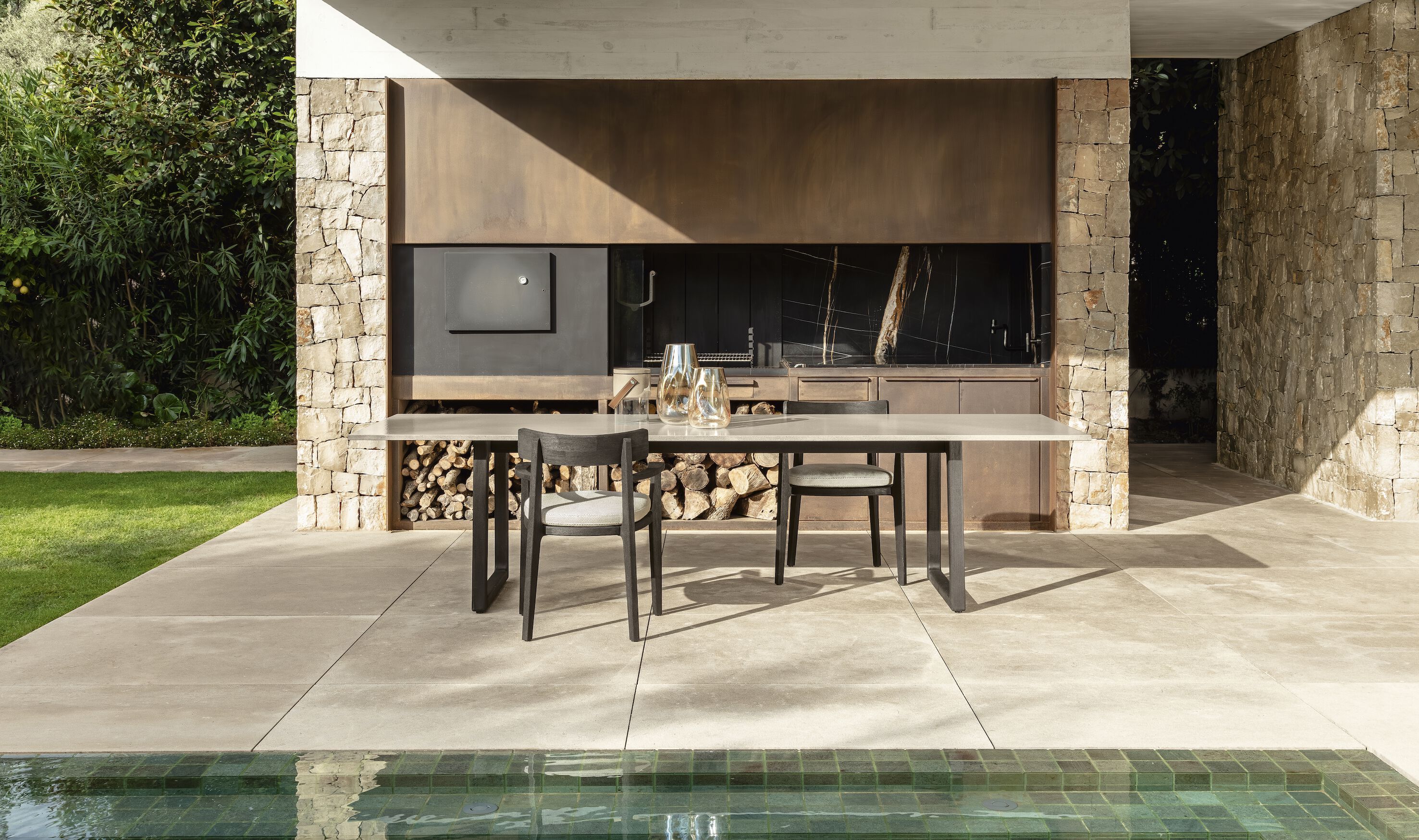 Прямоугольный садовый стол из розового дерева и керамогранита Talenti Ever ARCH-00122228