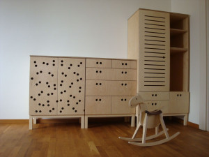 Деревянный шкаф для хранения