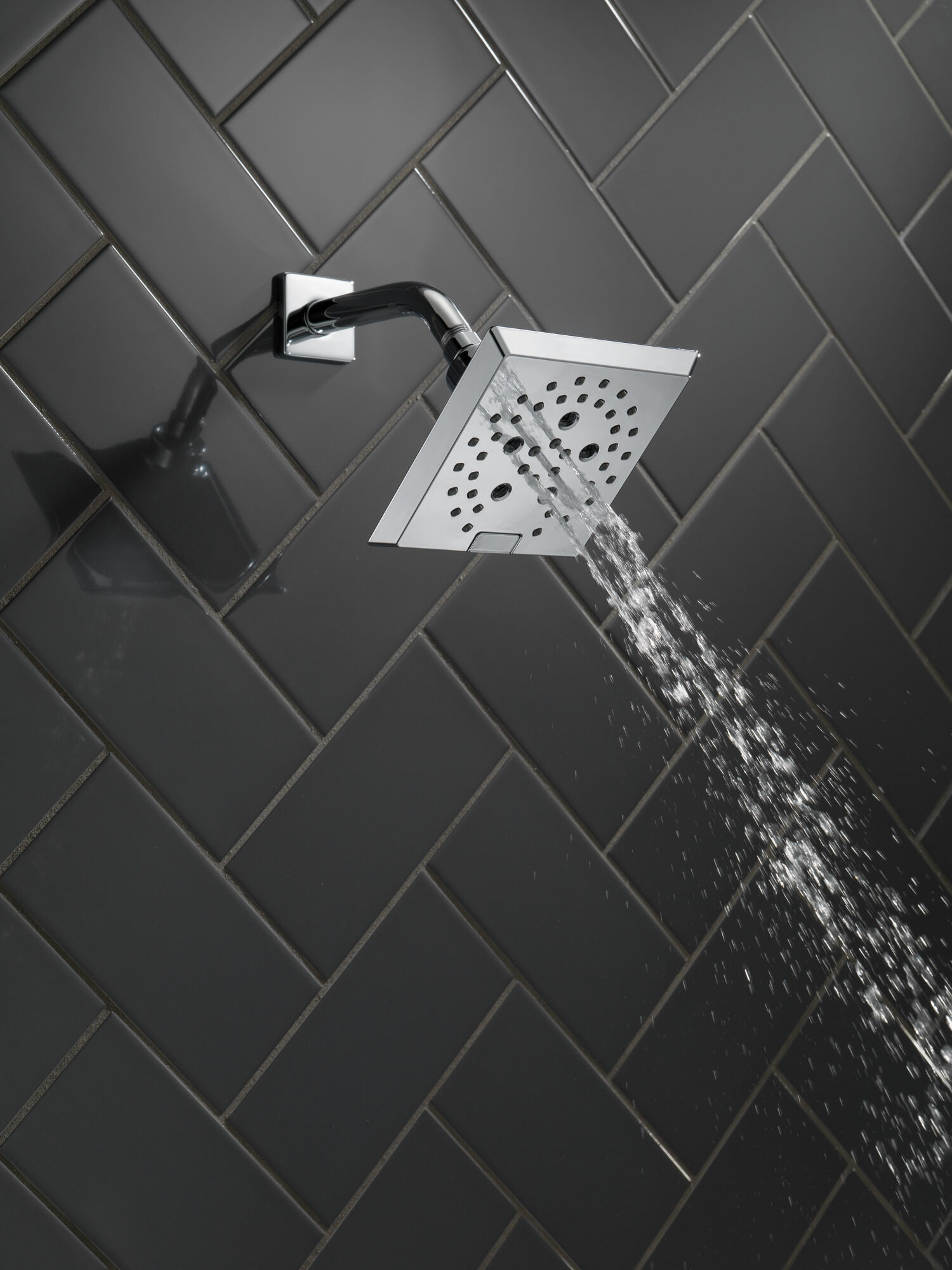52664-KS H2Okinetic® Современная угловая душевая лейка Raincan с 5 настройками Delta Faucet Universal Showering Черный нержавеющий  - Вид №5
