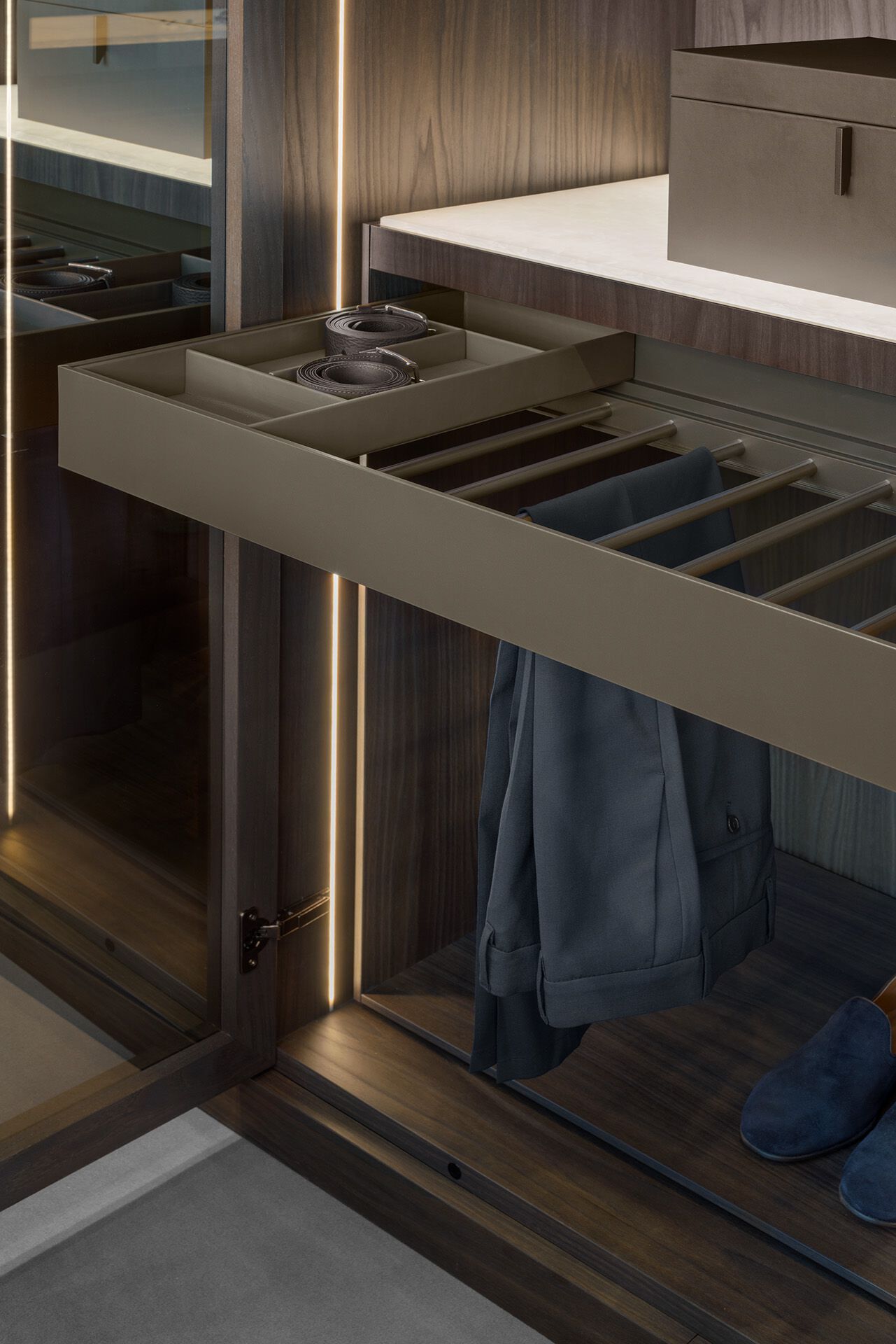 Модульная гардеробная со встроенным освещением Kolenik ARCH-00145420 - Вид №21