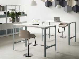 Высокий стол из меламина и листового металла