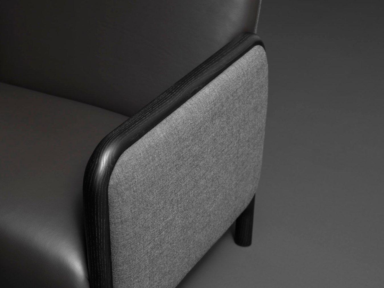 Кожаное кресло с подлокотниками PIAVAL CAMEO-Contract ARCH-00057836 - Вид №1