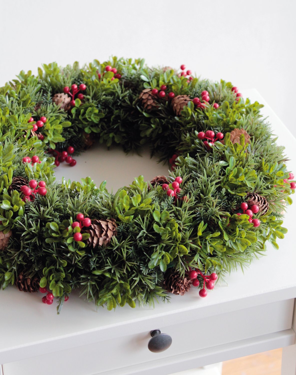 1040 883 a3 Венок искусственный 'ель / самшит / ягоды / шишки', Ø 37 см, зеленый H-andreas  - Вид №2