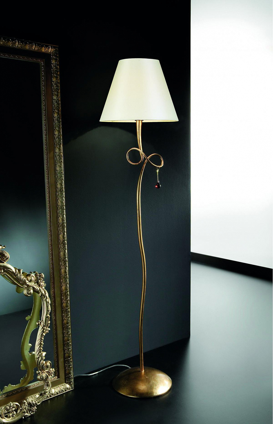 086221 Торшер белый Mantra Paola