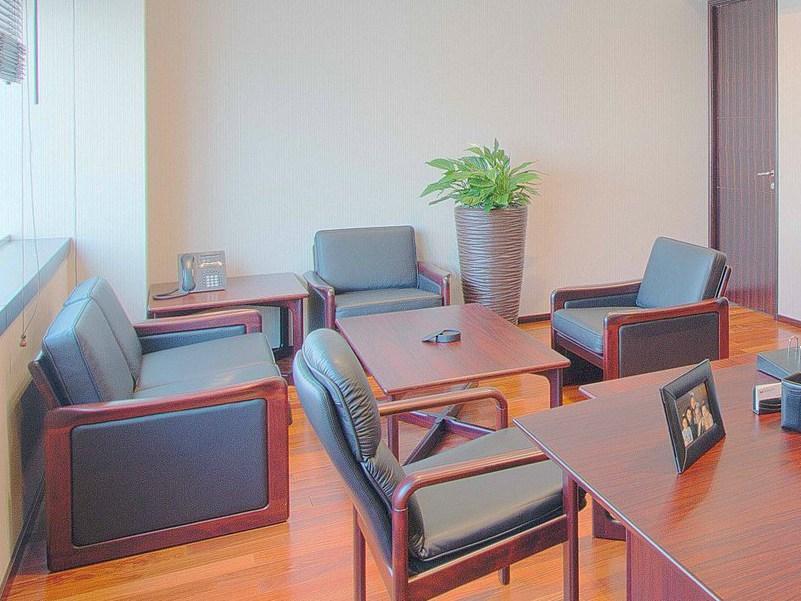 Dyrlund Кожаное кресло в классическом стиле с подлокотниками  7820  - Вид №4