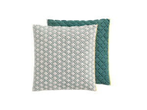 Ручная вышитая квадратная подушка из ткани