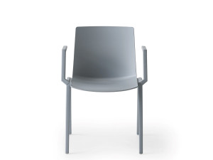 Стул из инженерного пластика с подлокотниками