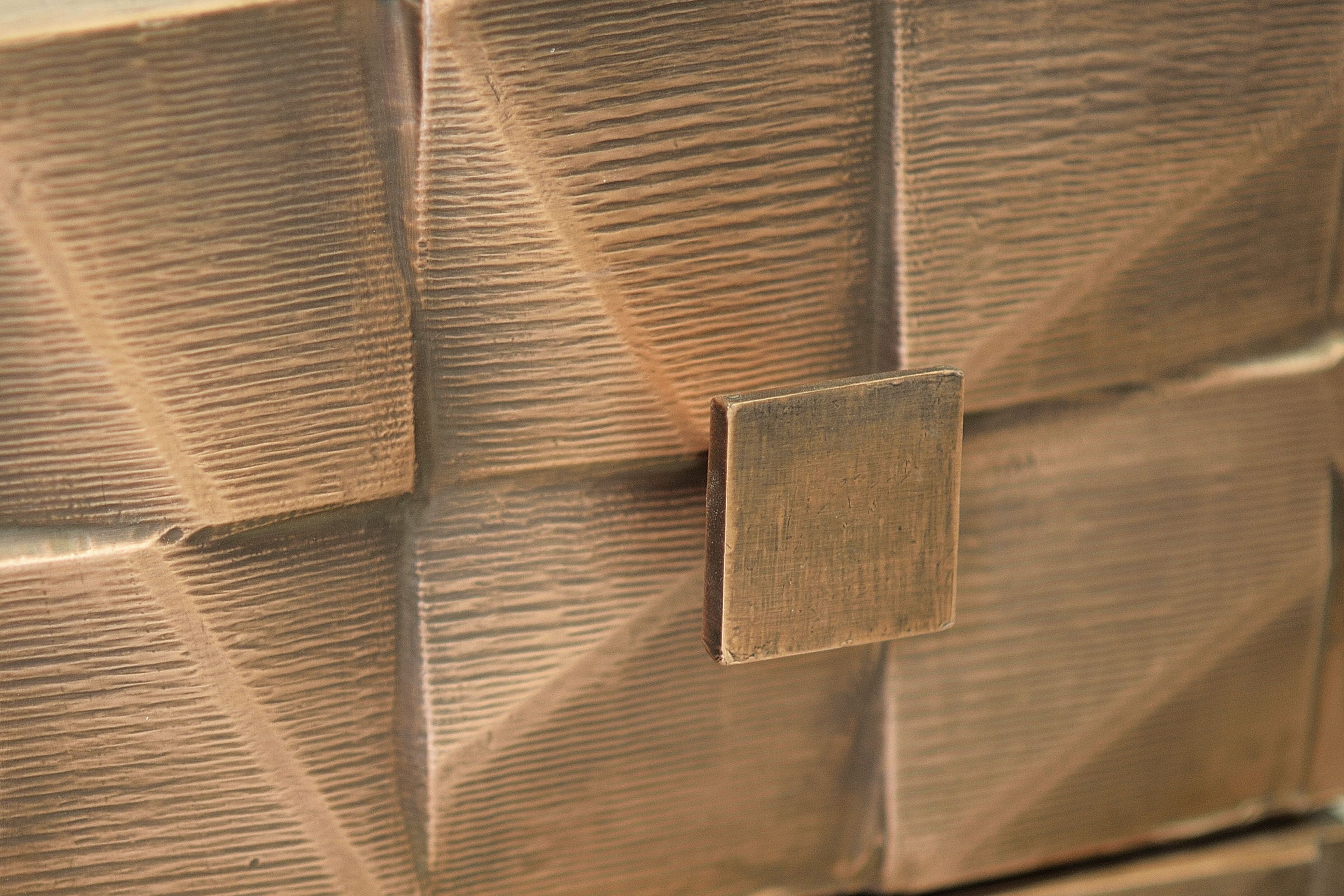 Бронзовый шкаф с распашными дверцами Giner y Colomer Cobre ARCH-00086474 - Вид №2