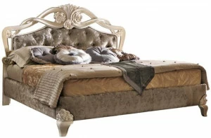 Martini Interiors Двуспальная кровать из дерева с тафтинговым изголовьем Emozioni