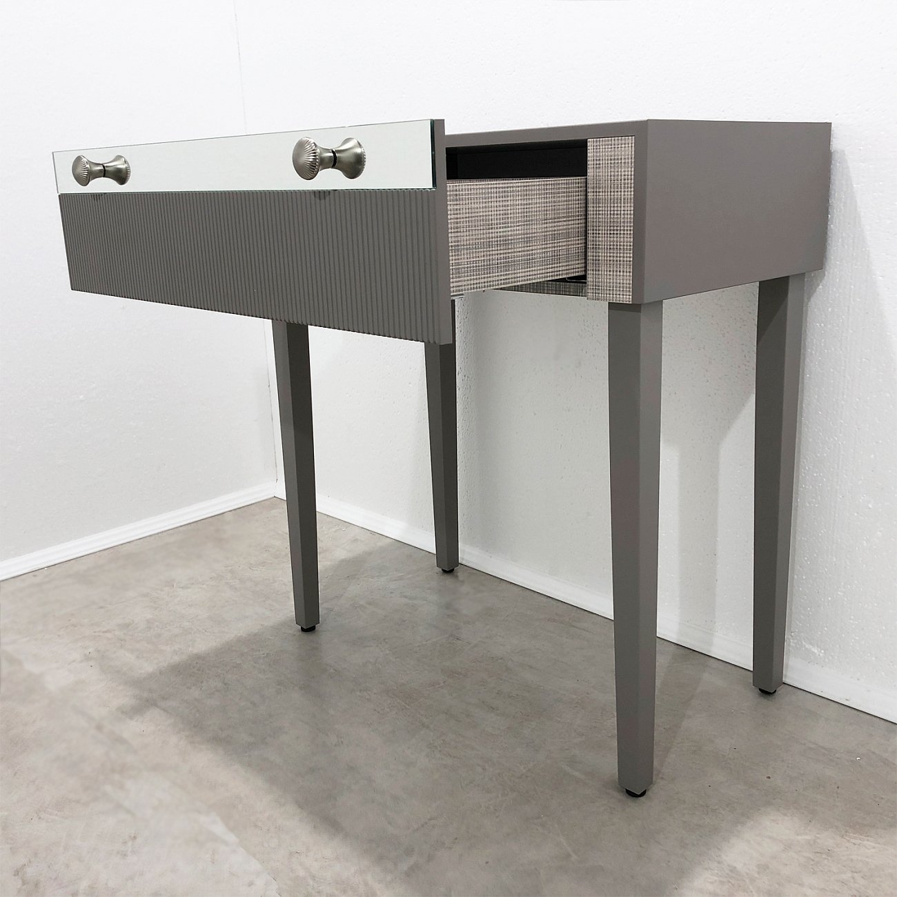 Консоль с ящиком серая с зеркальной отделкой "Фланж" GRAUM  304048 Зеркальный;серый  - Вид №7