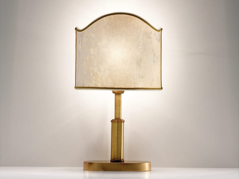 Металлическая настольная лампа с бархатным абажуром Cremasco Illuminazione легкие работы ARCH-00052426