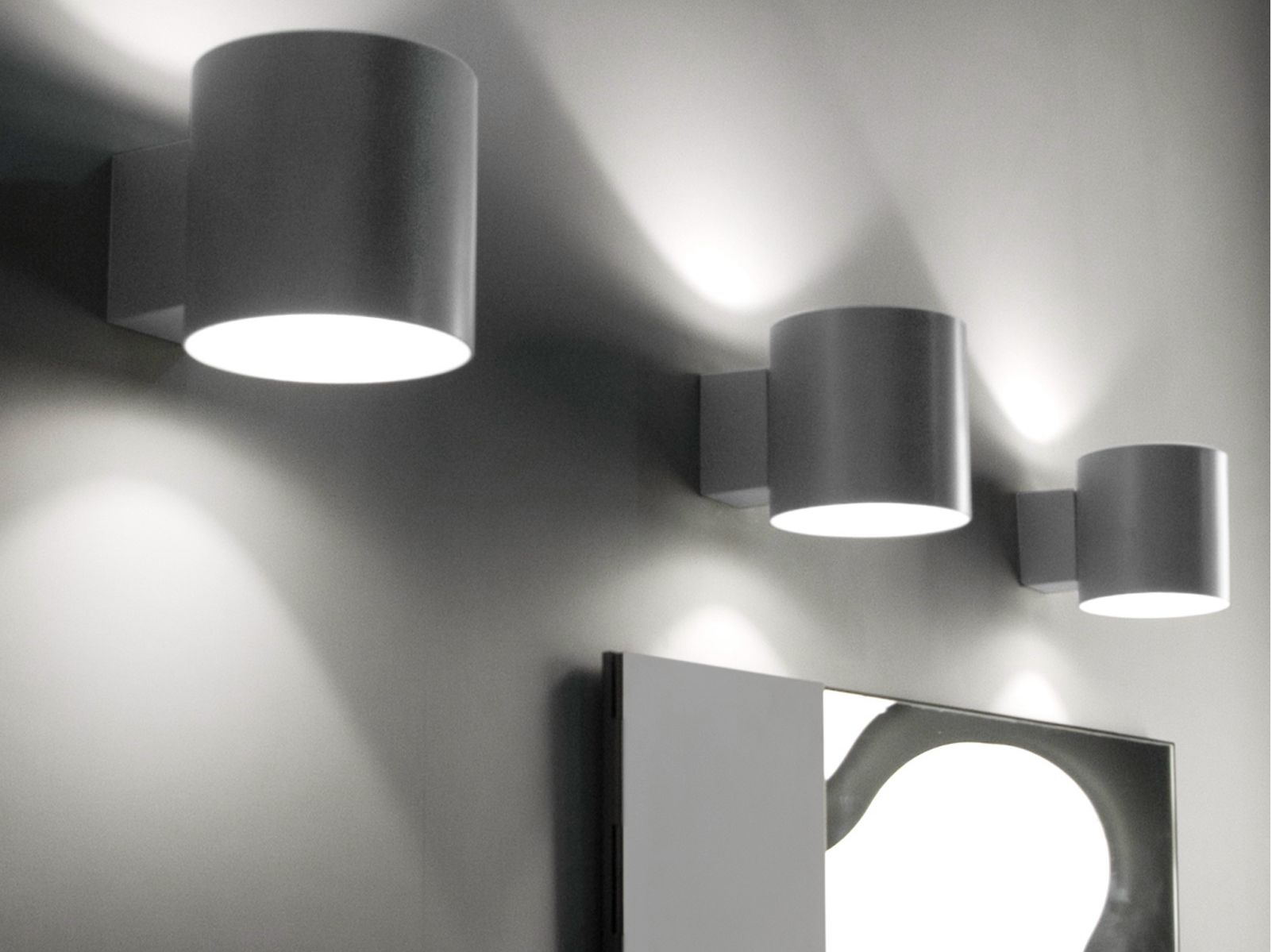 Металлический настенный светильник Martinelli Luce Тюбик ARCH-00038550 - Вид №1