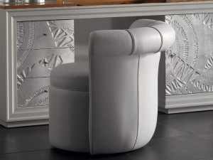 Кожаное кресло