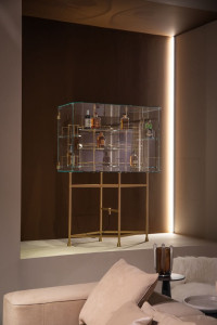 Стеклянный барный шкаф