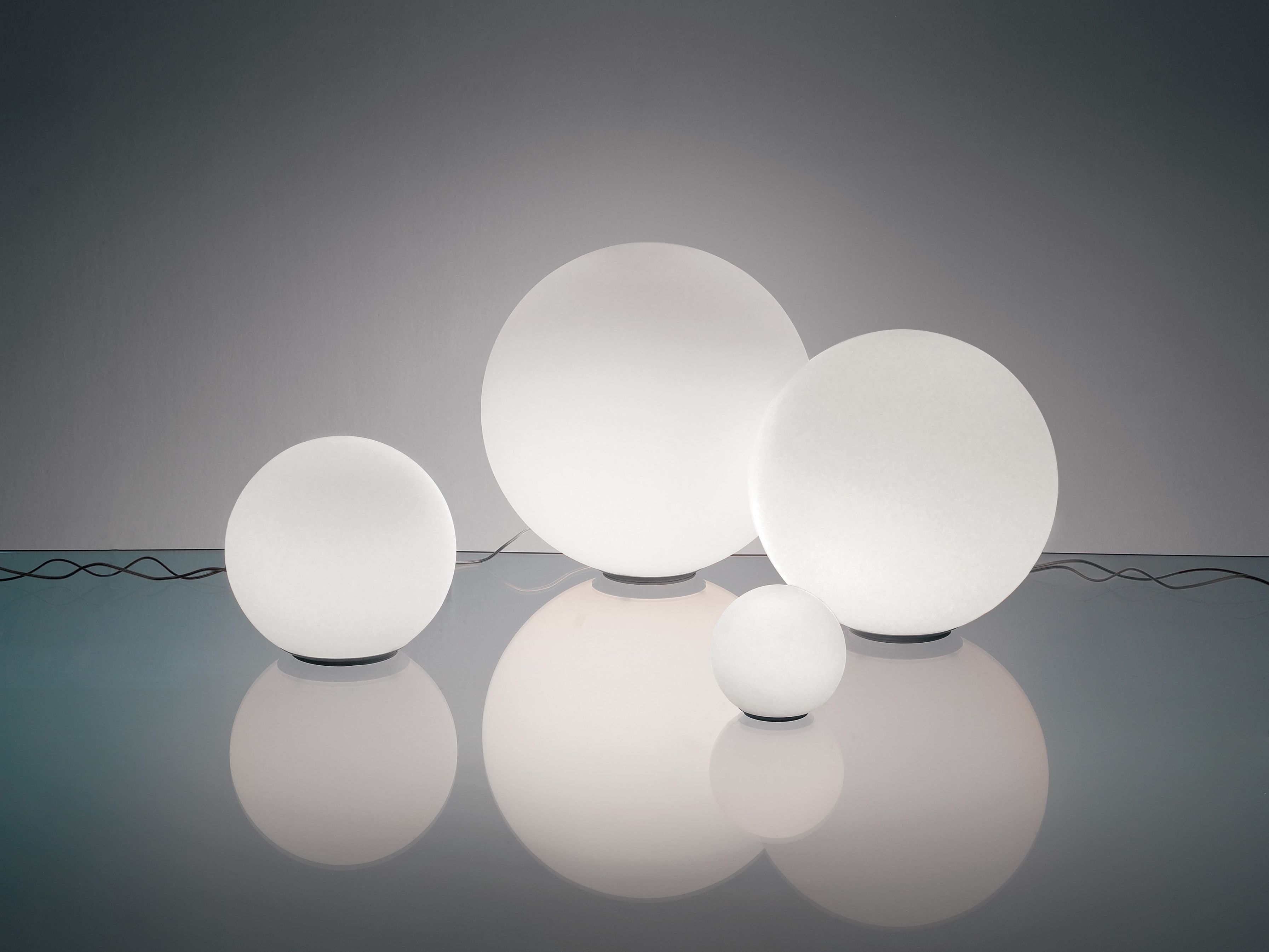 Настольная лампа из дутого стекла In Stock Artemide ARCH-00089031