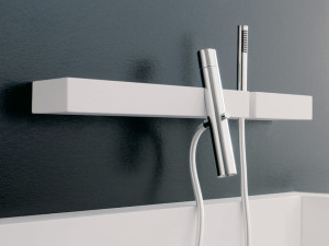 Однорычажный смеситель для ванны с ручным душем