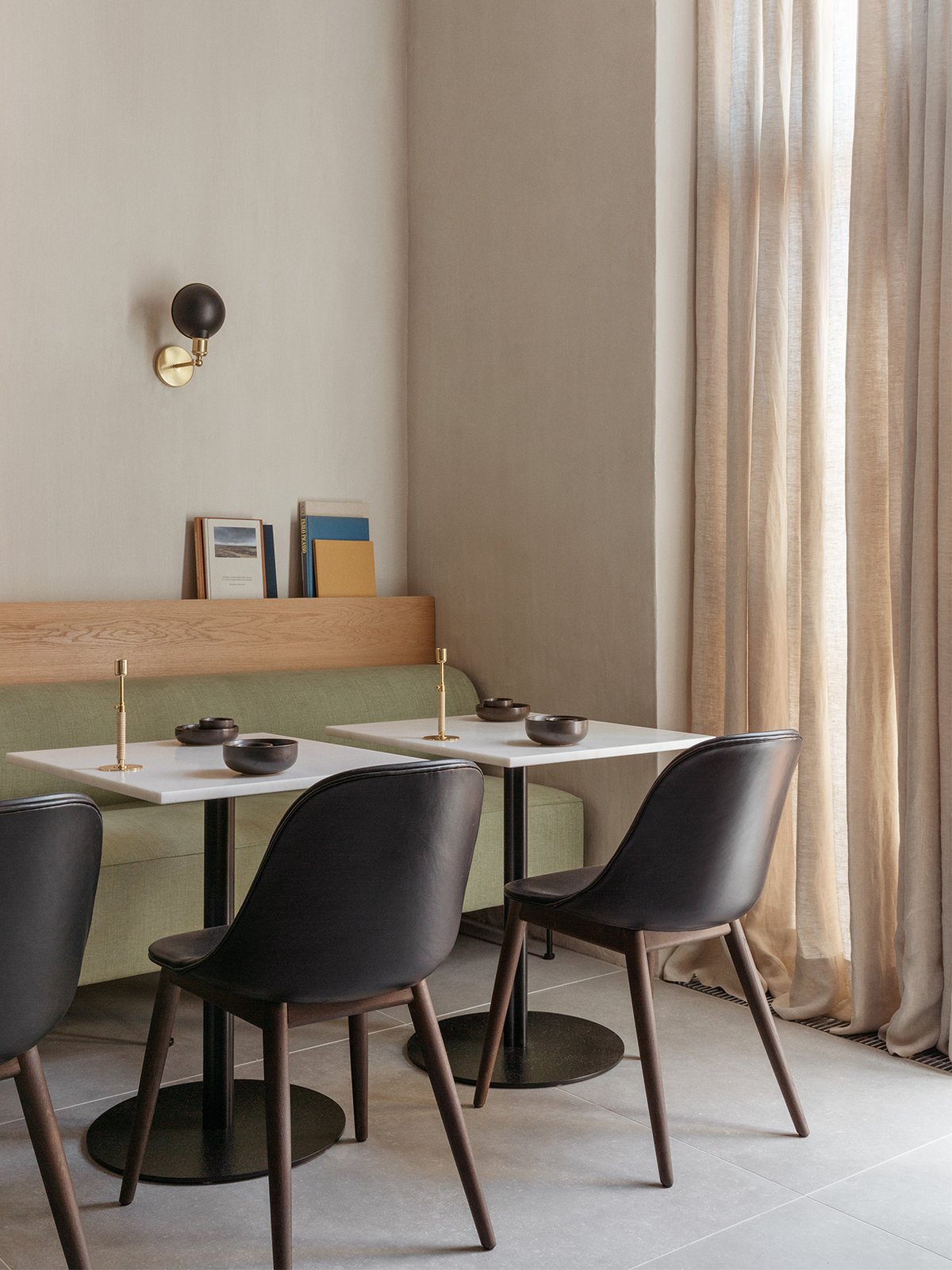 9395001-000A00ZZ MENU Боковой обеденный стул Harbour, деревянная основа, обитый Черный дуб | Чемпион - 035  - Вид №15