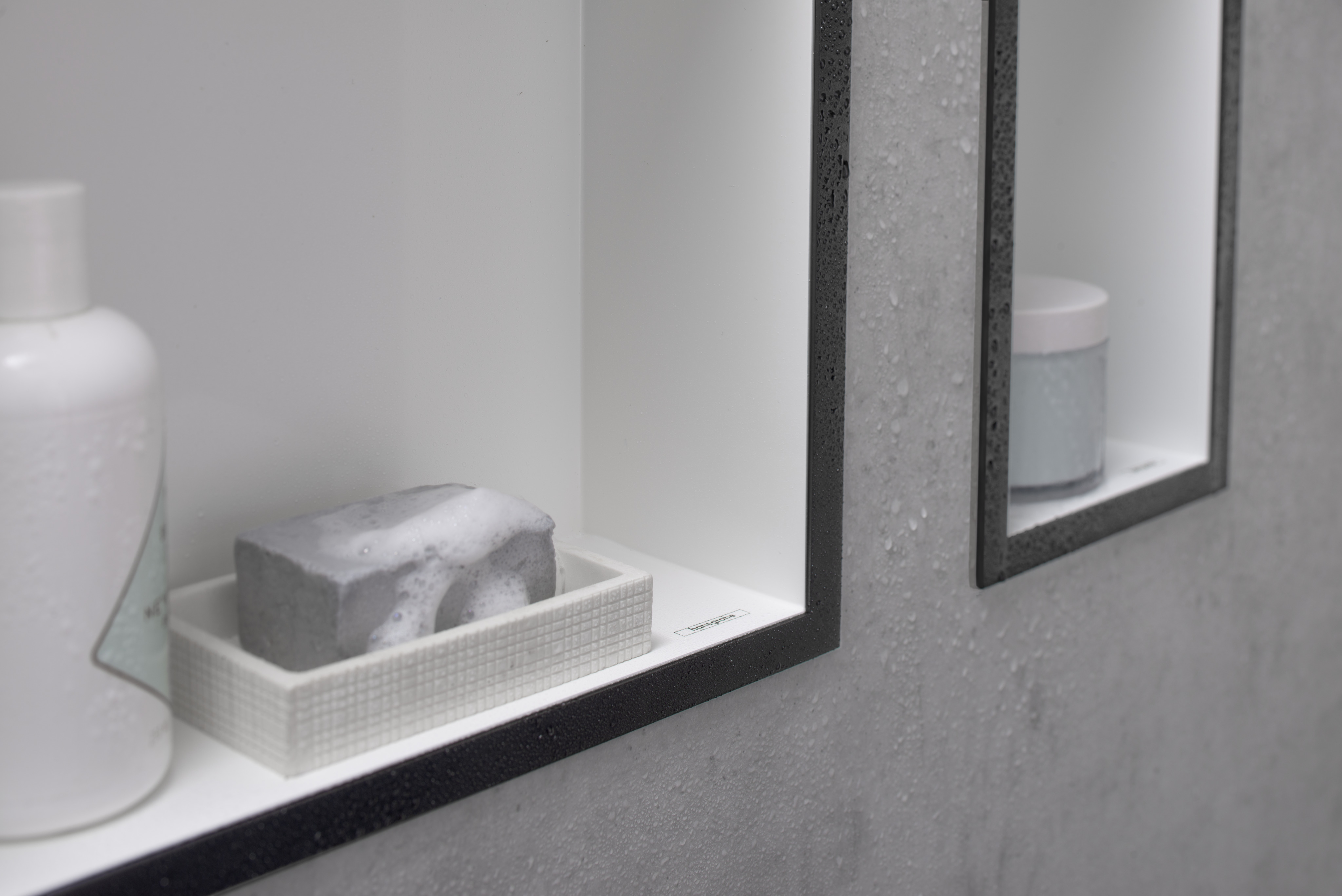 56099800 XtraStoris Individual Стеновая ниша Matt White с дизайнерской рамкой 300/300/100 Hansgrohe  - Вид №1