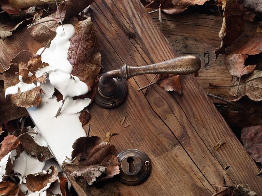 LINEA CALI' Латунная ручка в классическом стиле на пластине с накладкой Tosca sun-id-1404284 - Вид №1