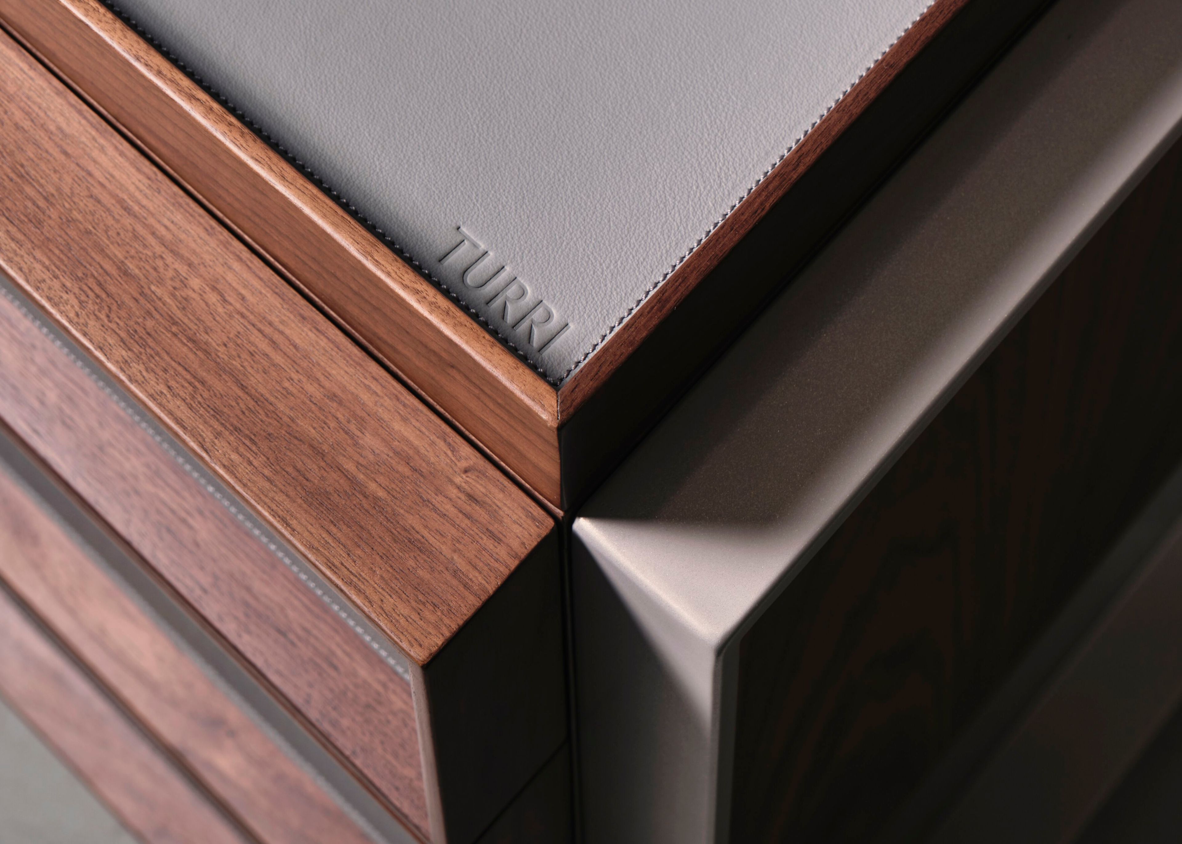 Деревянная тумбочка и кожаные детали, с ящиками Turri Joel ARCH-00079206 - Вид №2