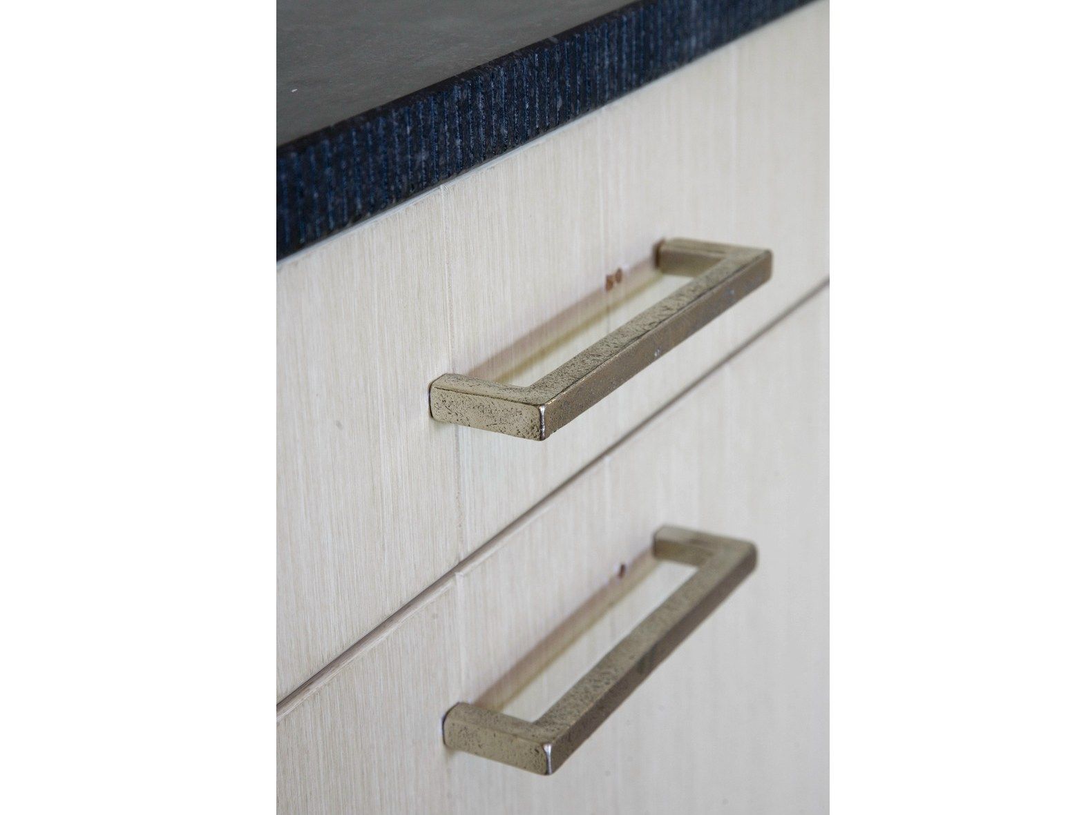 Металлическая мебельная ручка Dauby ARCH-00001475