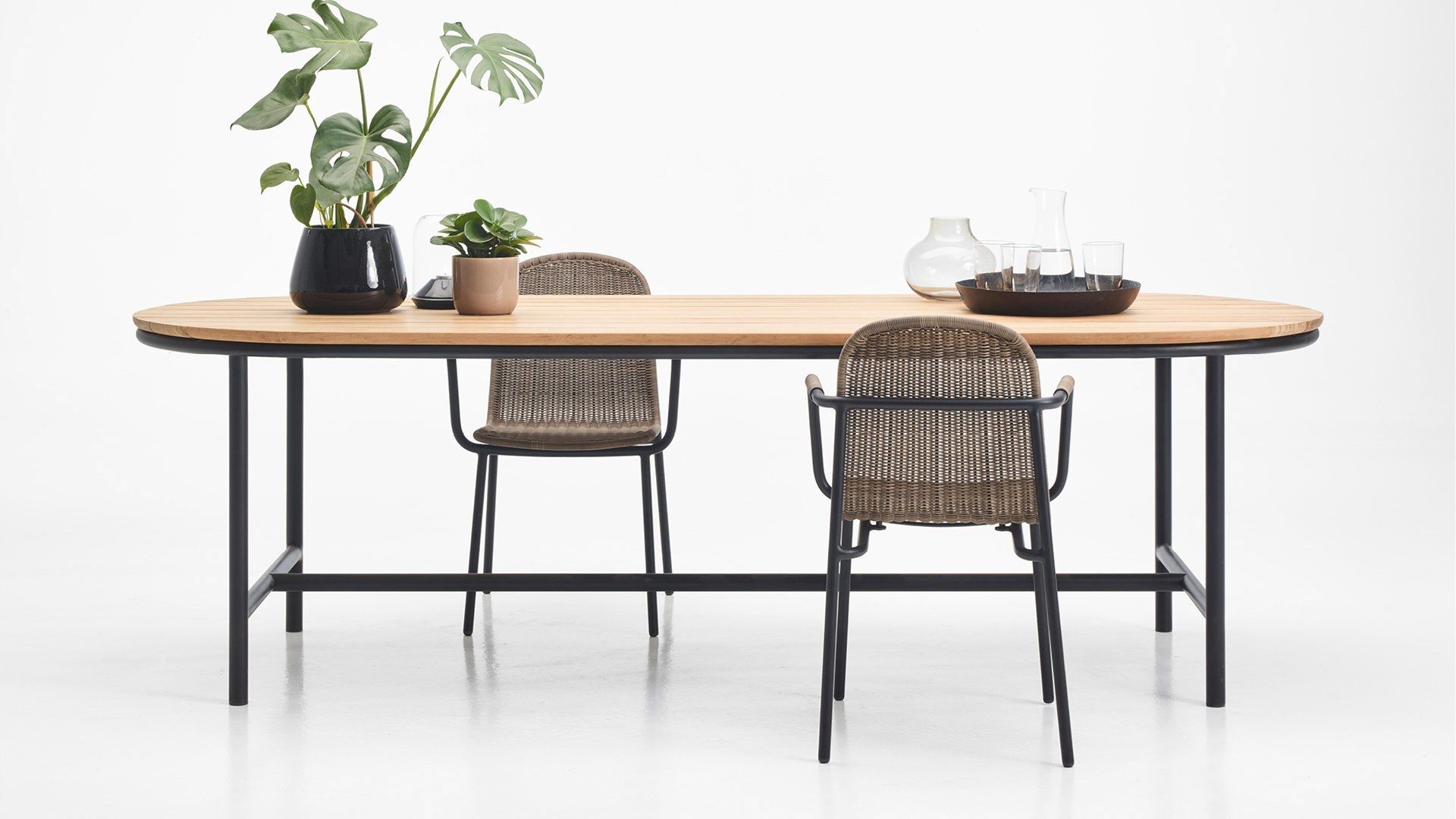 Алюминиевый и деревянный овальный садовый стол Vincent sheppard Wicked ARCH-00098228 - Вид №1