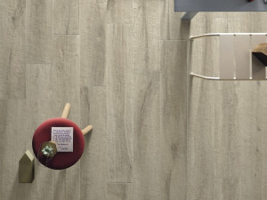 Пол из керамогранита под дерево