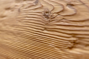 Яркая декоративная панель из лиственницы