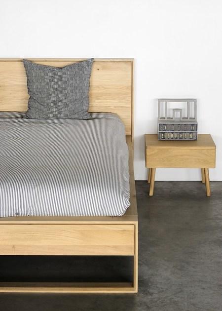 Ethnicraft Прямоугольная прикроватная тумбочка из дуба с ящиками Oak air 51210 - Вид №6