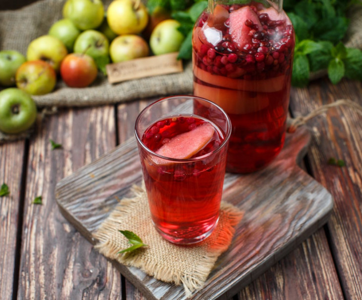 5811 Компот яблочно-брусничный Зинаида и Сергей Белан Вкусляндия  - Вид №1